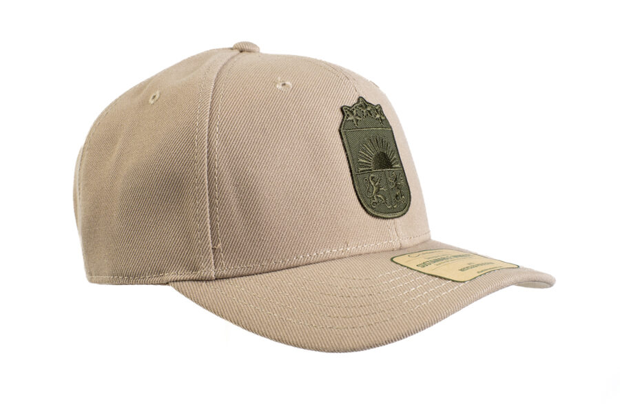 Cepure ar Mazo Latvijas ģerboni/Beat S sand