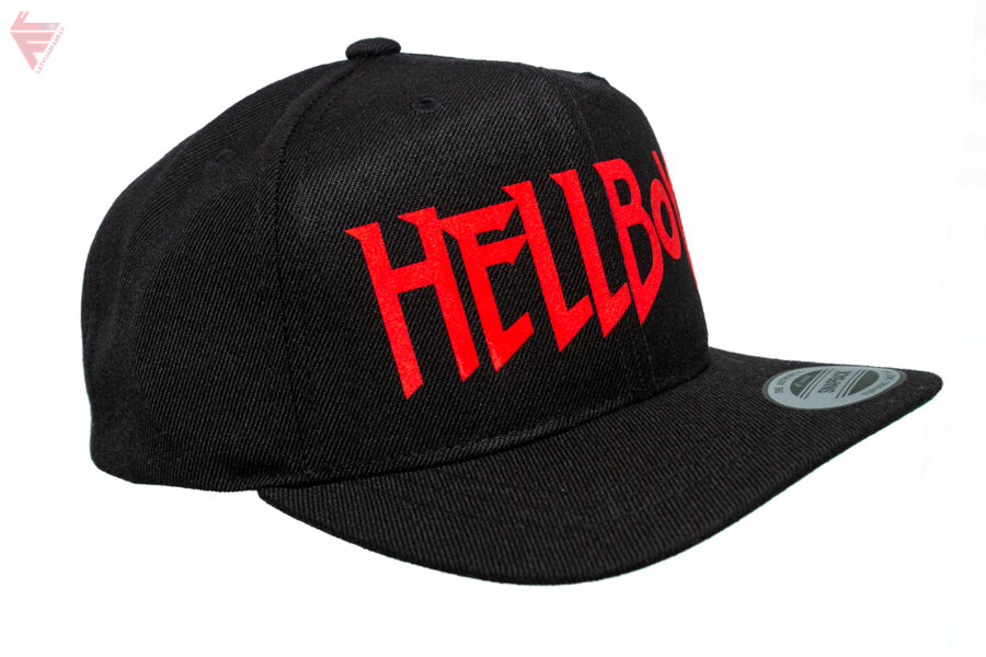 Snapback cepure Hellboy/divas krāsas/samtaina teksta uzdruka/trīs izmēri